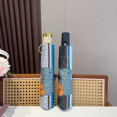 Burberry 巴宝莉 三折自动折叠晴雨伞 年度巅峰之作 经典 高雅 时髦 这就是被称为英国Burberry风格所在 巴宝莉晴雨伞特别值得骄傲就是其超强的防晒