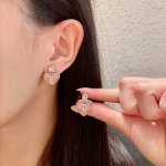 香奈儿爱心双C镶钻耳钉