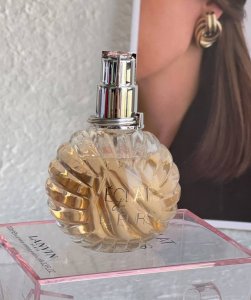 专柜品质 Lanvin浪凡花之碎片香水 规格: Ml 前调:梨子 中调:小苍兰 玫瑰 茉莉 后调:麝香 木质香 甜美的花果香气开场，紧接着是梨子的香气带出小苍兰