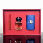 专柜品质 阿玛尼时刻挚爱礼盒3件套40U900编码！配礼袋阿玛尼时刻挚爱皮包礼盒三件套，官网同步阿玛尼时刻挚爱香水唇釉三件套带皮包，套装内含:红管唇釉405#