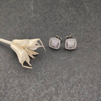 上新 David Yurman 四方钻满钻耳钉。 编号Dyeh-030