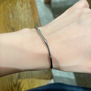 Gg手镯古驰 Gucci 高端 简约大方 竹 手镯 奢饰定制 原版打造 上手超级好看 非常复古时尚的一款 Gucc1整个时尚圈 显肤色也太精致啦 原版专柜字印很