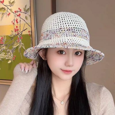 普拉达 春夏新款编织彩虹边草帽，简约甜美风，帽型很好，大脸型哦！出街必备