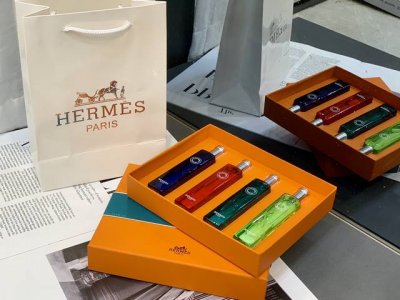 专柜品质 Hermes爱马仕中样古龙水香水四件套礼盒套装 15Ml*4有喷头旅行便携装礼盒 爱马仕橘绿之泉古龙水Hermes Eau D'orange Vert