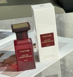 120原单品质 Jasmin Rouge 茉莉味道还原度非常高，清新宜人，不问头，但又绝不是像Jomalone 那种小清新的花香，胭脂茉莉的妙处就在于它的胭脂，