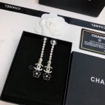 香奈儿耳钉一大波品牌新款耳钉到货！！奢华气质风B 大气美丽 大牌Chanel香奈儿风永远经典耐看精选德国进口925纯银针 微镶嵌