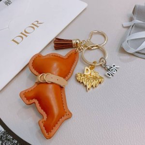 新品发布 迪奥钥匙扣 包包扣 最新款包包挂饰档次更高明星同款Anger Forest系列经典款联名设计理念钥匙扣系列 细节对版做旧处理 非市面亮面版型 这款一直