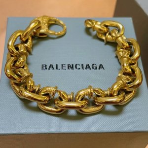 批190。 原单货新品全钉系列 巴黎世家手链Balenciaga手链专柜一致巴黎世家手链 男士火爆款出货 设计独特 前卫 男士必备！复古做旧设计 任带不氧化不退