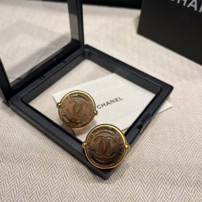批 卖疯了小香官网主推爆款精工版小香 最新 Chanel 精雕字印茶晶字母耳钉耳环出货 明星同款 原版清晰Logo字印美美哒漂亮极啦明星联名同款 美爆啦Cam