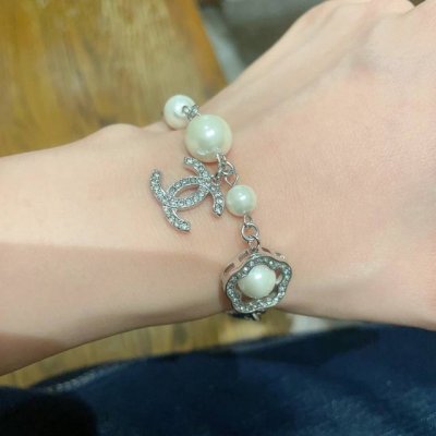Chanel香奈儿 中古 手链小香家的款式真心无需多介绍每一款都超好看，精致大方，非常显气质.