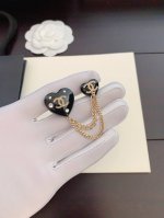 Ch*Nel 新款黑色爱心胸针 一致Zp黄铜材质