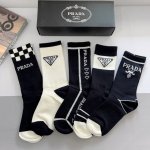 配包装 P60 一盒5双 Prada 普拉达 新款高端纯棉材质长筒袜子！爆款字母专柜同步小腿袜袜，大牌出街，潮人必备超百搭！