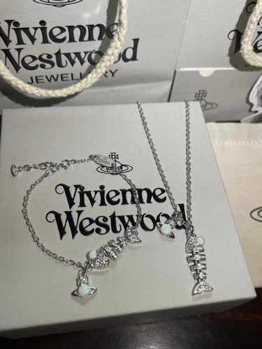 经典土星镶钻手链 Vivienne Westwood西太后土星手链 英国时装设计师，时装的朋克之母！时尚潮流风格，品质强大，超美的设计！简约大气刺绣Logo精致