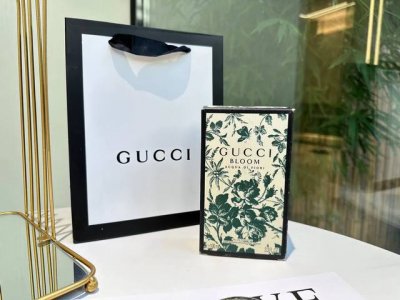 专柜品质 绿繁花 Ml始于颜值，忠于味道 查了香评 Gucci Bloom Gocce D F Or全新女士淡香氛，如果你想要清淡雅致一些，那么这款是你的首选！