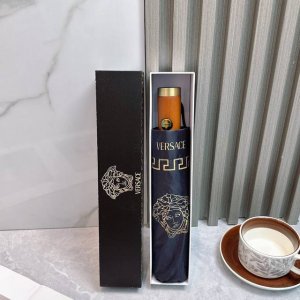 范思哲 Versace 三折防晒睛雨伞 2570夏季新款 全自动折叠晴雨伞 内里黑色涂层防晒有效阻隔紫外线99%，Upf 50 所以能起到伞下体感降温的效果！
