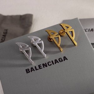 原单货新品 巴黎世家 Balenciaga 新款耳环专柜一致黄铜材质电镀 火爆款出货 设计独特 前卫 美女必备