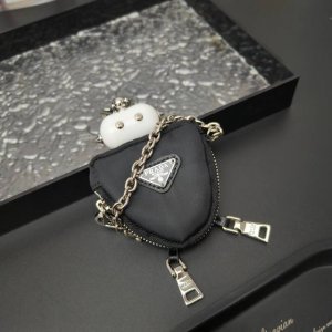 包包配件搭配 #Alexander Wang 亚历山大 王 挎包 #Prada 普拉达机器人耳机包