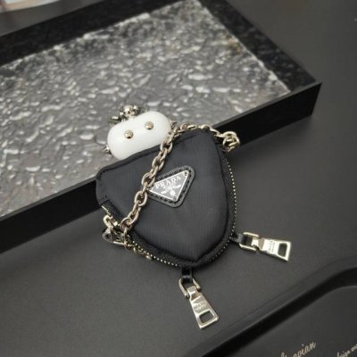 包包配件搭配 #Alexander Wang 亚历山大 王 挎包 #Prada 普拉达机器人耳机包