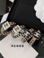 编辑Xed0433黑色 编号Xed0368白色 Ch Nel黑白珐琅方块链条月亮耳钉 质感绝赞的 秒杀全网品质的版本 欢迎对比 手工滴油珐琅 进口材料 质感细腻