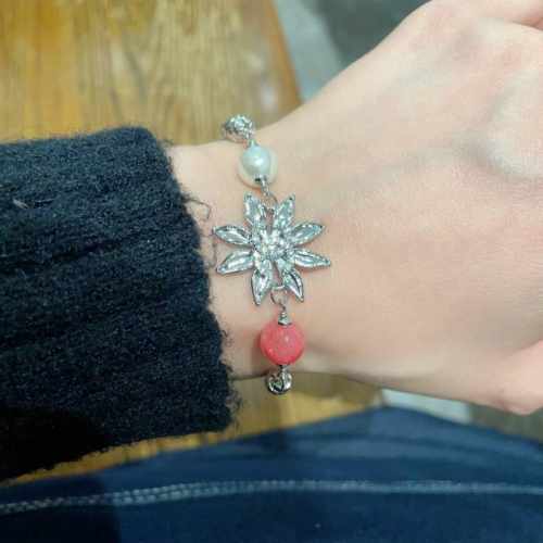 Chanel香奈儿 中古 手链原版复刻Logo 小香家的款式真心无需多介绍每一款都超好看，精致大方，非常显气质
