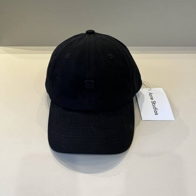 Acne Studios 笑脸棒球帽 男女同款 它的料子是特殊定制料 选用密实的棉制成经过两次水洗工艺 才能到达透气性 设计简约大方 笑脸品牌徽标 客供材质 软