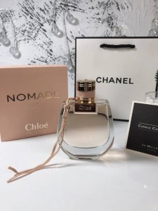 专柜品质 Chloe克洛伊蔻依18新款小猪包Nomade女士浓香水75Ml ，，瓶身外形灵感来自人气小猪包Drew Bag,整体色系也呼应Chloe的经典色胭红