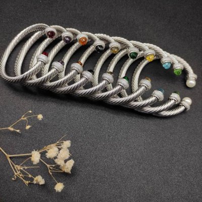 david Yurman 7Mm满钻头手镯。紫钻、红钻、蓝钻、黑钻、黄钻、深绿钻、浅绿钻、香槟钻、褐色钻珍珠十个款式。建议适合佩戴的手围15-20Cm 编号Dy