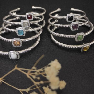 david Yurman 4Mm四方钻纽线手镯 紫、红、蓝、黑、黄、香槟、绿、白玛瑙、白钻九种款式。建议适合佩戴的手围15-20Cm 编号Dysz-161-16