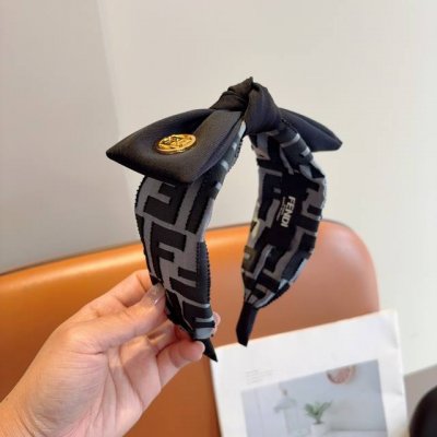 配包装 Fendi 芬迪 经典新款双F蝴蝶结发箍，复古头箍，简约百搭，潮女必备品，超级的高大上！