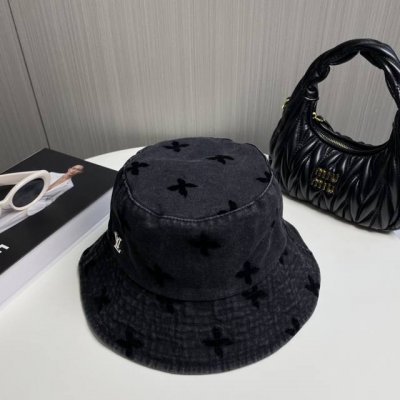lv路易威登官网高版本 新款牛仔渔夫帽 火爆技术升级，洗水牛仔风街头风十足 更符合现在时尚小哥哥小姐姐的Style，机场街拍超飒！