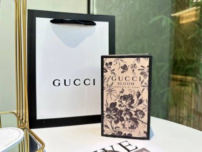 专柜品质 古驰红色繁花 Ml [Gucci Bloom Ambrosia Di Fiori] 忽然很想买一瓶红色系香水，正好看到这款Gucci Bloom有优惠