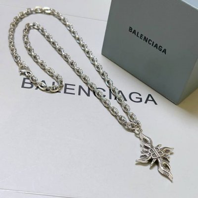 原单货新品 巴黎世家项链 Balenciaga 新款项链专柜一致 细节做工精细 每个细节流程到位 设计工艺精细 火爆款出货 设计独特 复古风格 巴黎世家项链