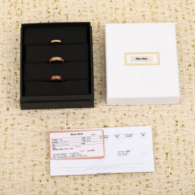 211166 我们出品 Zp6890，量大咨询客Fu Miumiu三件套戒指 一定要入上手方知它的美温柔又恰到好处的小可爱，女人又拿捏得刚好的俏皮，这大概是每个