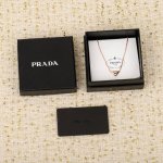 250010 我们出品 现货秒发，量大咨询客服爆款来袭 pr Da三角牌耳钉 细节全部一致Zp做工，大爱啊，各大时尚博主，杂志，超模，明星，网红同款[机智][机