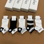 特 Celine 赛琳新品女款短袜子 一盒五双 提花经典标志 纯棉材质制造 透气舒适 超级Nice超火爆小单品 大牌出街 潮人必备超好搭