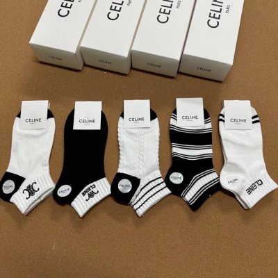 特 Celine 赛琳新品女款短袜子 一盒五双 提花经典标志 纯棉材质制造 透气舒适 超级Nice超火爆小单品 大牌出街 潮人必备超好搭