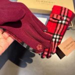 巴宝莉Burberry 专柜新品羊毛手套，时尚手套，秋冬保暖加绒内里，经典格子，上手超舒适柔软、百搭！均码