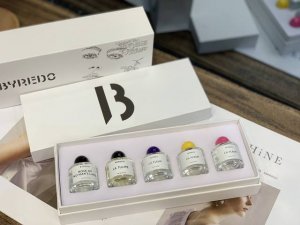 专柜品质 Byrdeo百瑞德5件套王者段位香水，一套5支，每支5Ml小巧精致，方便携带随时补香。 1Latulipe小苍兰郁金香 2Lilfleur粉色Rose