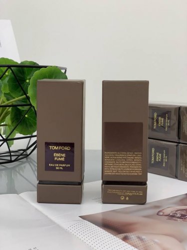 专柜品质 海外原装塑封 跟专柜只差一张小票 Tf又出木质新香了Tom Ford汤姆福特Tf新香烟熏乌木Ebene Fume50Ml烟蕴圣木缘檀 是一支打破常规的