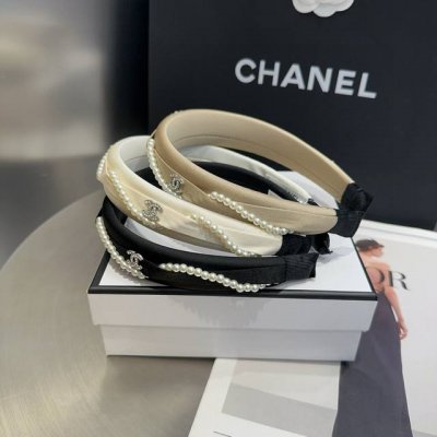 配包装盒 Chanel 香奈儿 最新小香珍珠发箍，时尚潮流，满满的质感，实物太好看了！小仙女必备