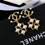 Chanel 小香双C经典 耳钉 高端品质 专柜同材质 925银针 独家实拍图做工精致细腻 重工版本 超级仙女唯美的一款 做工超级细心无漏洞 媲美Zp买到就是赚