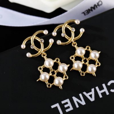 Chanel 小香双C经典 耳钉 高端品质 专柜同材质 925银针 独家实拍图做工精致细腻 重工版本 超级仙女唯美的一款 做工超级细心无漏洞 媲美Zp买到就是赚