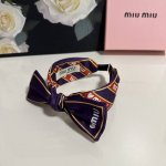 特 配专柜包装 Miumiu 缪缪 最新发箍 小仙女快入手 特殊材质 不嘞头 可盐可甜～