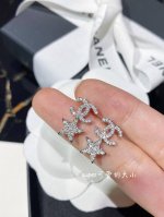 编号Xed0033 优雅个性美丽 超火爆 欲罢不能星星 ！！只能说先下手先得亮瞎你的眼 时尚款怎么戴怎么美整圈散发着炫目的光彩，全网爆款 爆款与专柜同步送人自用