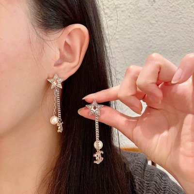 chanel香奈儿 中古 双C耳钉原版复刻Logo 小香家的款式真心无需多介绍每一款都超好看，精致大方，非常显气质