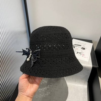 跑量 Miumiu～新款针织镂空手勾小渔夫，手勾手感很好！ 小渔夫很俏皮噢！修饰脸型的单品！ 头围:57Cm