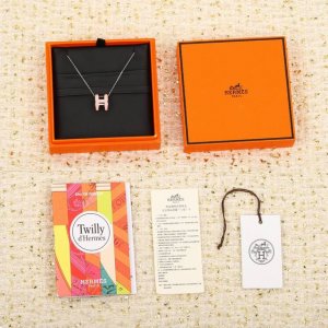金色 香槟金色 银色 我们出品 大号，Zp3900 ，独家发售，代购版本 Herme*爱马仕珐琅弧形H项链，专柜在售3千现货2017版的把原来的钢铁丝项圈换成了