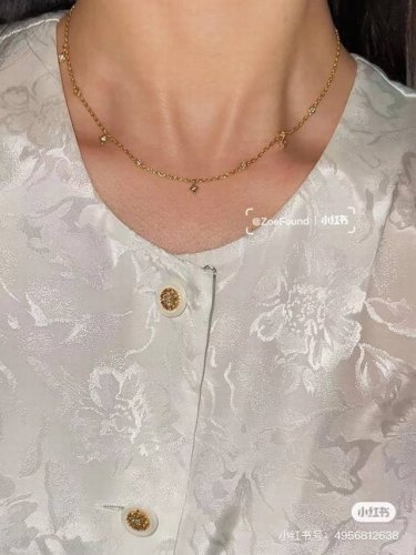 Celine 赛琳 项链 一直是简约时尚界的标杆大胆的设计 百看不厌搭配起来更fashion