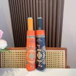 爱马仕 HermèS 新款极品H家三折自动伞重磅呈现 以其精湛的工艺技术和源源不断的想像力 新涂层技术伞布 带来令人惊喜的遮光效果 让防晒及隔热性能更优保障 伞