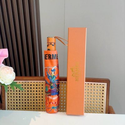 爱马仕 Herm S 新款 极品H家三折自动伞重磅呈现 以其精湛的工艺技术和源源不断的想像力 新涂层技术伞布 带来令人惊喜的遮光效果 让防晒及隔热性能更优保障